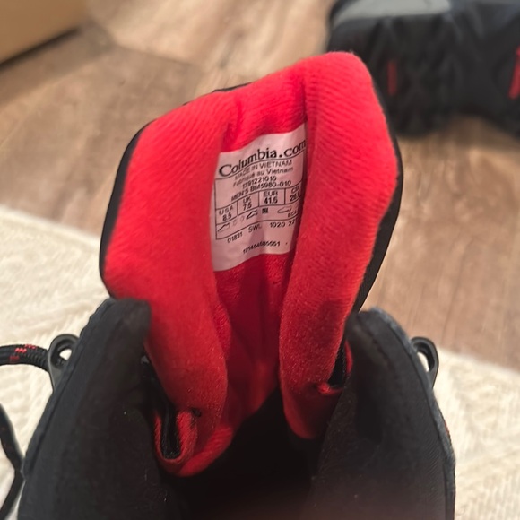 Columbia Black Rain & Snow Boots with Waterproof Material and Chunky Sole - Picture 2 of 8